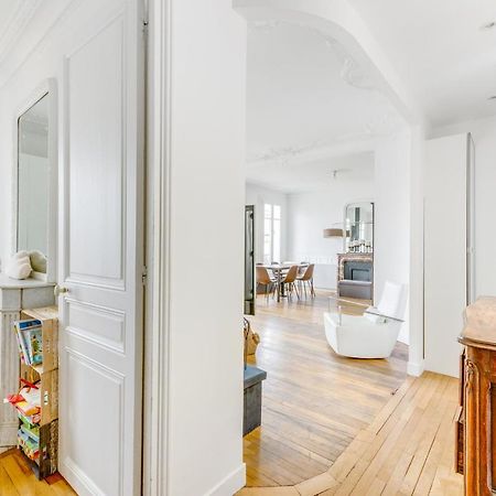 Апартаменты Place De La Mairie Левалуа-Пере Экстерьер фото