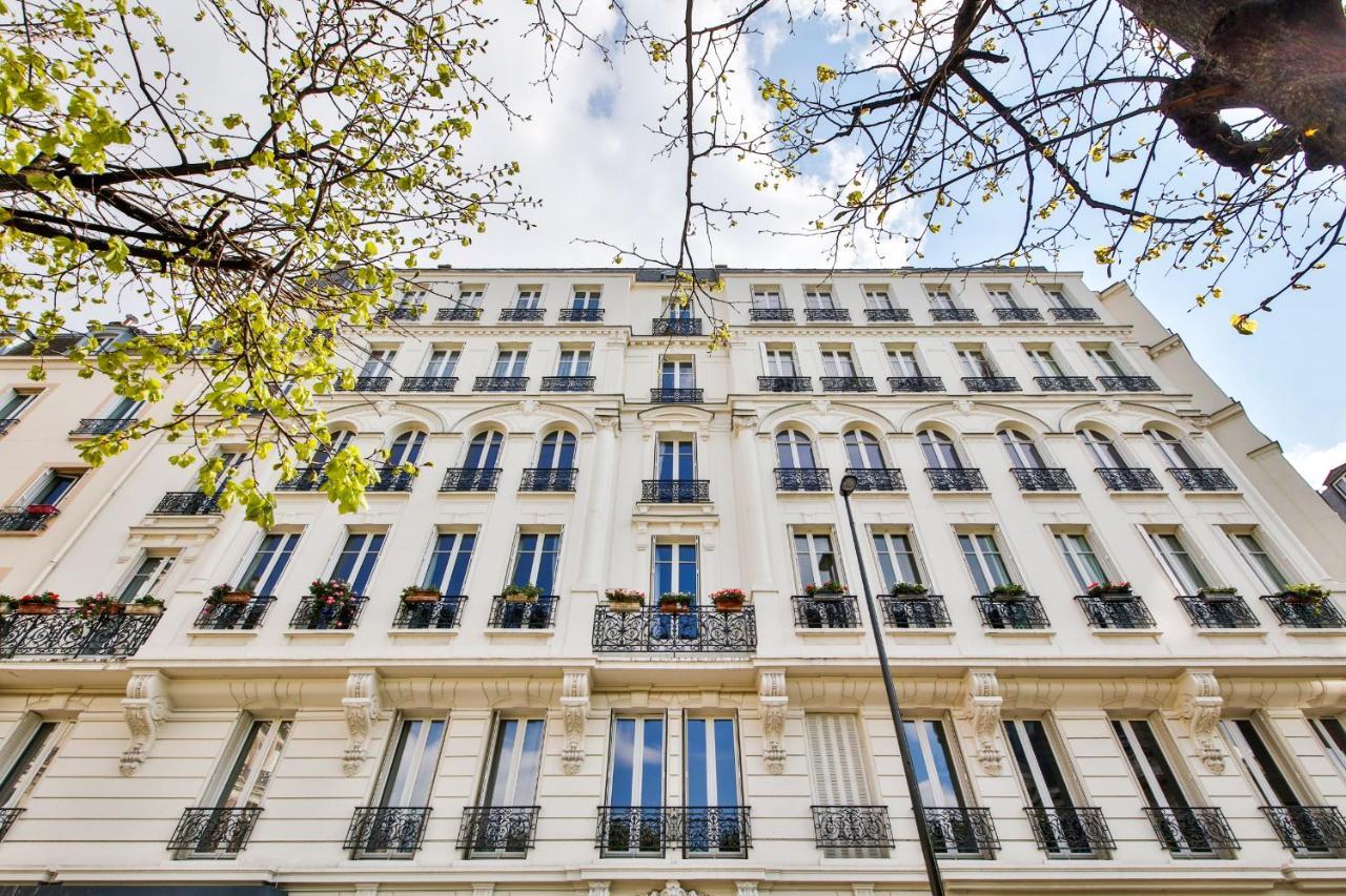Апартаменты Place De La Mairie Левалуа-Пере Экстерьер фото